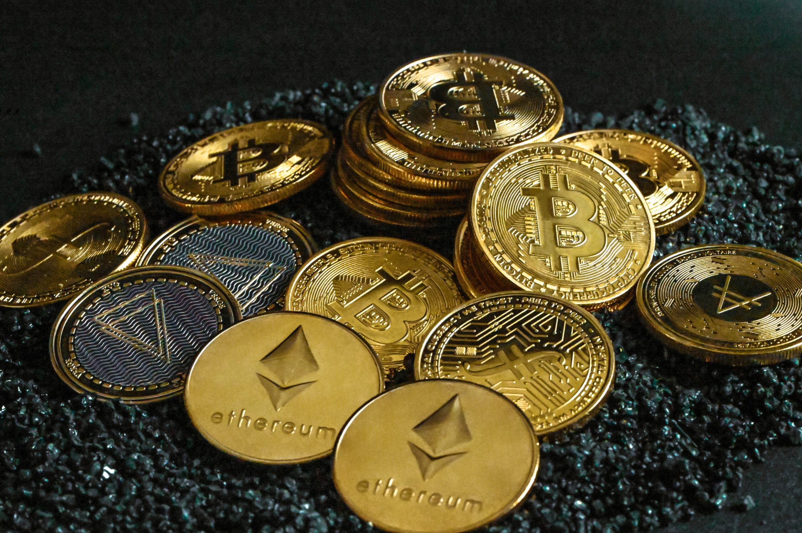 What is the Metaverse and How Cryptocurrency is Used in Virtual Worlds?