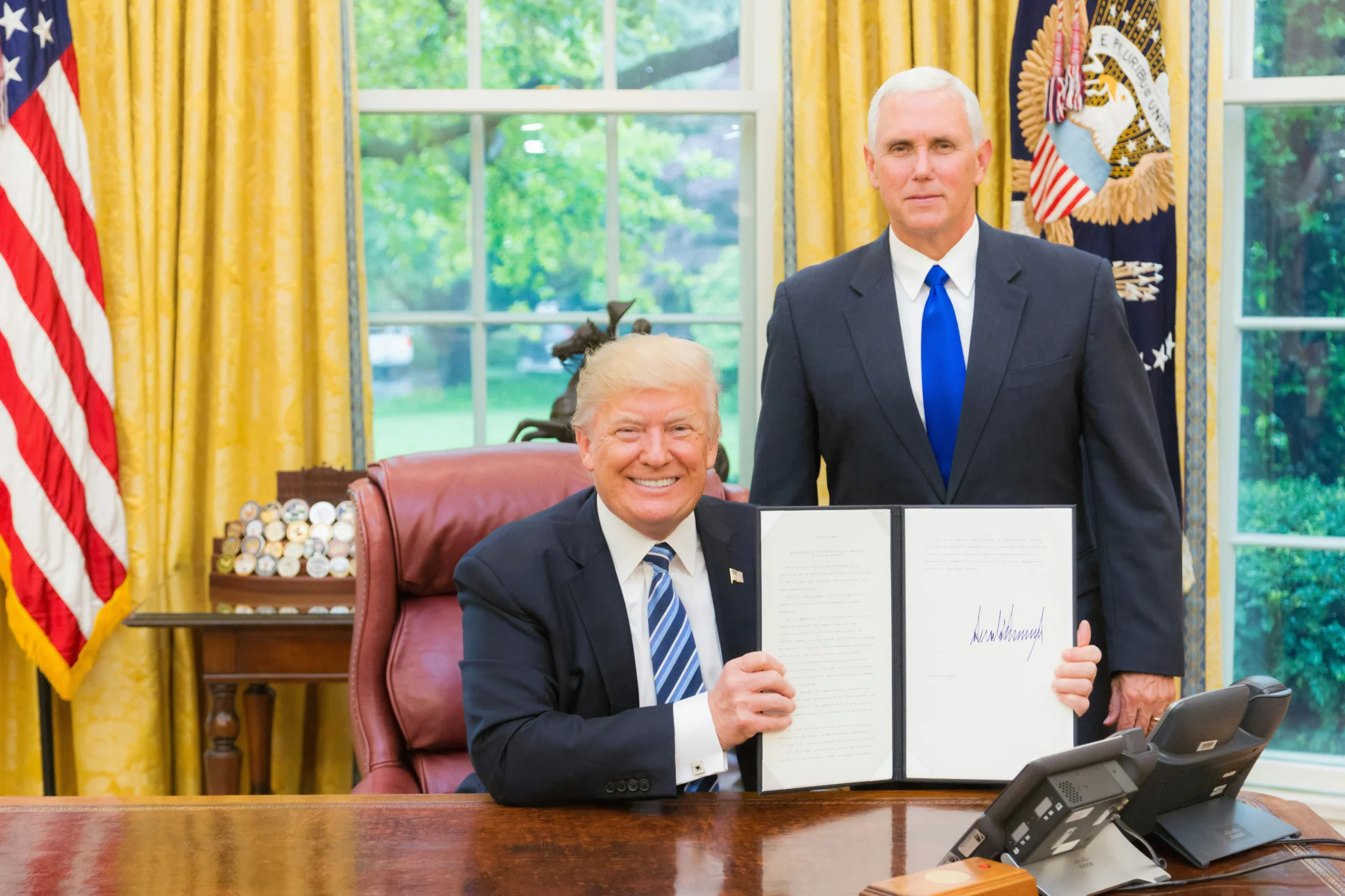Tesla Stock Crash: Elon Musk vs Trump, Epstein Files Fallout & Truth Social Drama – What’s Really Behind the TSLA Drop?